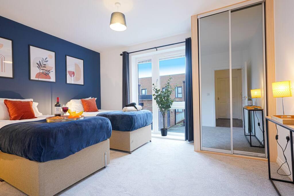 Luxury Campbell Park Apartments In Central Mk With Balcony, Free Parking & Smart Tv With Netflix By Yoko Property 米尔顿凯恩斯 外观 照片